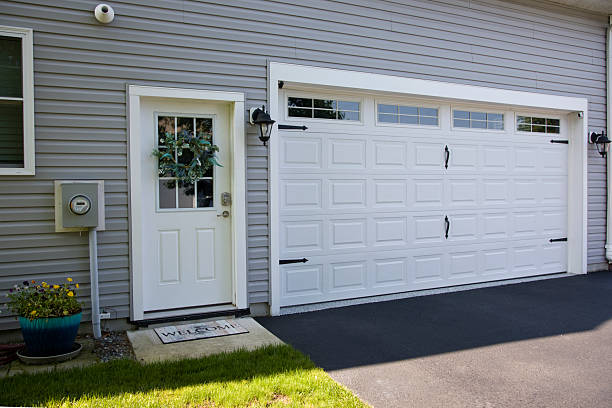 24/7 Emergency Garage Door Panel Replacement experts in Edgemere, MD